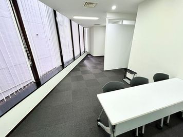 【ブラインドで日差しを避けることが可能です】 - TIME SHARING 飯田橋 第一勧銀稲垣ビル 2Bの室内の写真