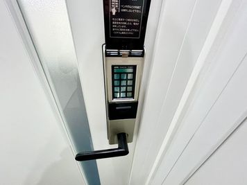 【2Bの暗証番号をご入力ください。※電子錠の暗証番号は予約完了時のメールをご確認ください。】 - TIME SHARING 飯田橋 第一勧銀稲垣ビル 2Bの入口の写真