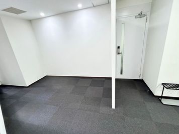 【後方のこちらのスペースは荷物置きなどに利用可能です】 - TIME SHARING 飯田橋 第一勧銀稲垣ビル 2Bの室内の写真