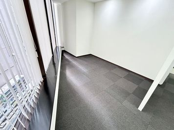 【後方のこちらのスペースは荷物置きなどに利用可能です】 - TIME SHARING 飯田橋 第一勧銀稲垣ビル 2Bの室内の写真