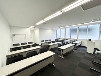 【スクール形式で27名着席可能】 - TIME SHARING 飯田橋 第一勧銀稲垣ビル 【閉店】2Cの室内の写真