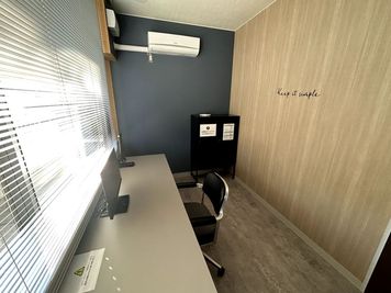 YOROffice ソロワークスペース横個室（個室D）の室内の写真