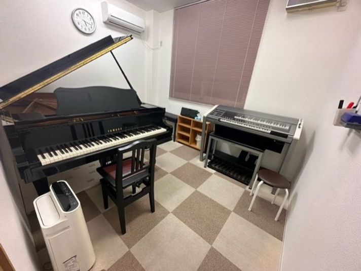 ヤマハミュージックリテイリングミュージックセンター岡南 ピアノ/エレクトーン防音室　S1部屋の室内の写真