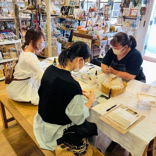 ハンドメイドワークショップテーブル-B - Douce店内 ワークショップスペース