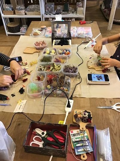 ハンドメイドワークショップテーブル-B - Douce店内 ワークショップスペース