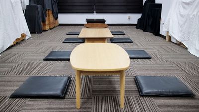 座卓（ローテーブル）イメージ。
PVC座布団をオプションでご利用頂くとより快適にお過ごし頂けます♪ - レンタルスペース『 ふくろうの部屋 』 JR石川町すぐ！女性とお子様にも安心＆女性スタッフ駐在♪託児可の室内の写真