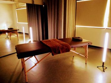 【New Open🎉特別価格✨】長時間割でおトク🌈駅近1分🌈一面鏡張りの広々サロン💎24ｈ整体・エステ・ネイルに💕 - シェア・スタジオBluebird《天王寺スタジオ》