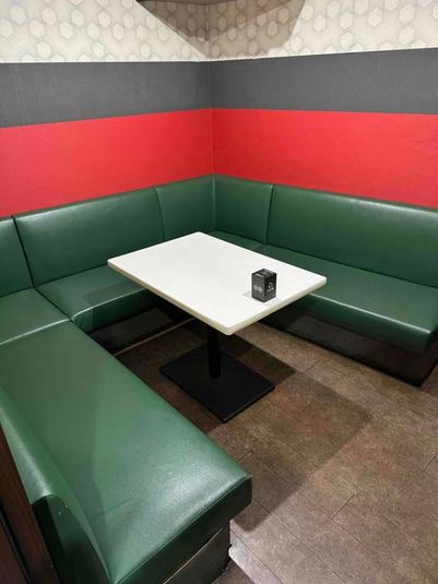 《5～8名用》会議・打ち合わせ用ルーム【サイズM】 - カラオケビッグエコー 新宿東口駅前店