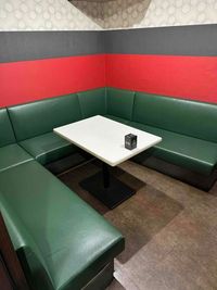 ルーム内 - カラオケビッグエコー 新宿東口駅前店 《5～8名用》会議・打ち合わせ用ルーム【サイズM】の室内の写真