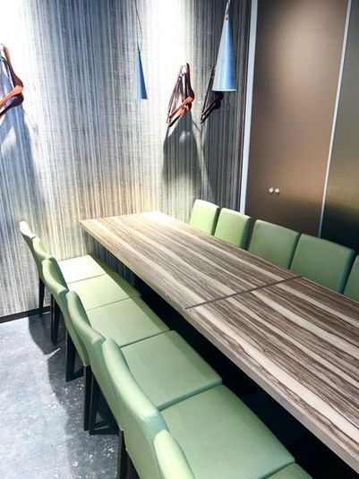 《2～4名用》会議・打ち合わせ用ルーム【サイズS】 - カラオケビッグエコー 海老名駅前店