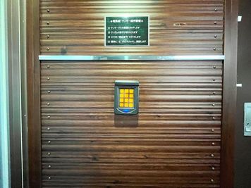 エントランスオートロック - 女性専用　アメニティ東桜２F 【リバーリッチ】アメニティ東桜2F　女性専用の入口の写真