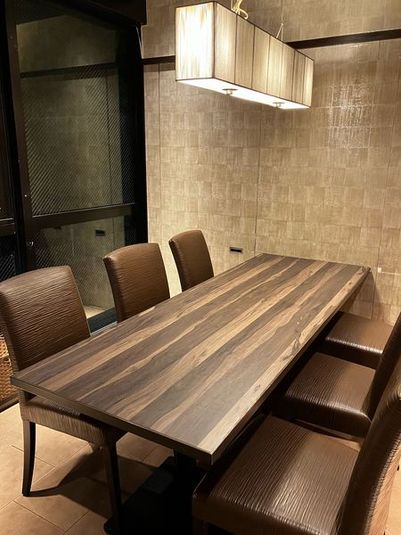 《2～4名用》会議・打ち合わせ用ルーム【サイズS】 - カラオケビッグエコー 府中駅前本店