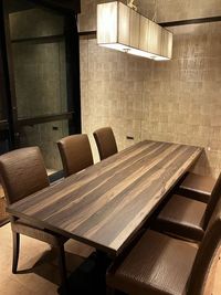 カラオケビッグエコー 府中駅前本店 《2～4名用》会議・打ち合わせ用ルーム【サイズS】の室内の写真