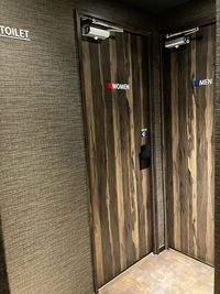 カラオケビッグエコー 府中駅前本店 《2～4名用》会議・打ち合わせ用ルーム【サイズS】の設備の写真