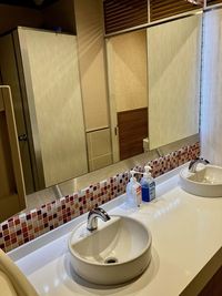 カラオケビッグエコー 府中駅前本店 《2～4名用》会議・打ち合わせ用ルーム【サイズS】の設備の写真