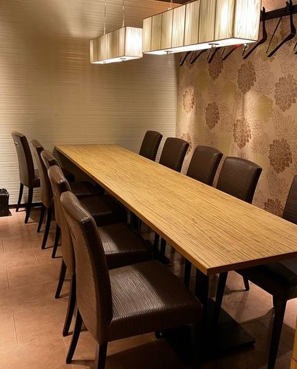 《5～8名用》会議・打ち合わせ用ルーム【サイズM】 - カラオケビッグエコー 府中駅前本店