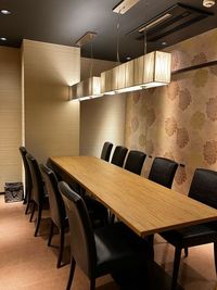 《9～10名用》【会議・打ち合わせに最適👩‍💻】電源/Wi-Fi完備/ソフトドリンク飲み放題付き☕️の完全個室！ - カラオケビッグエコー 府中駅前本店