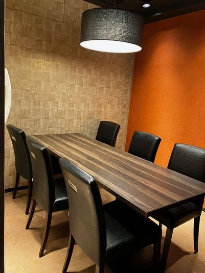 《9～10名用》会議・打ち合わせ用ワークルーム【サイズL】 - カラオケビッグエコー 府中駅前本店