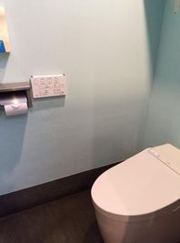 カラオケビッグエコー 大宮南銀通り店 《5～8名用》会議・打ち合わせ用ルーム【サイズM】の設備の写真