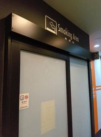 カラオケビッグエコー 大宮東口駅前店 《2～4名用》会議・打ち合わせ用ルーム【サイズS】の設備の写真