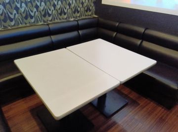 カラオケビッグエコー 大宮南銀通り店 《5～8名用》会議・打ち合わせ用ルーム【サイズM】の室内の写真