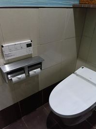 カラオケビッグエコー 大宮東口駅前店 《2～4名用》会議・打ち合わせ用ルーム【サイズS】の設備の写真