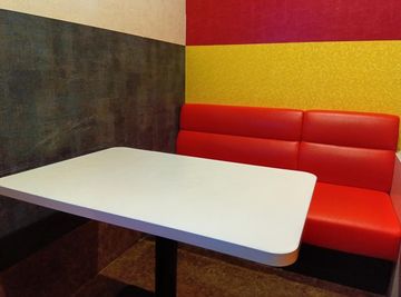 《1名用》【テレワークに最適👩‍💻】電源/Wi-Fi完備/ソフトドリンク飲み放題付き☕️の完全個室！ - カラオケビッグエコー 大宮東口駅前店