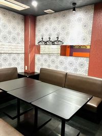 カラオケビッグエコー 分倍河原駅前店 《9～10名用》会議・打ち合わせ用ワークルーム【サイズL】の室内の写真