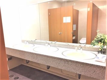 お手洗いは建物内にあります。 - UraraDance横浜【関内店】 ホワイトスタジオのその他の写真