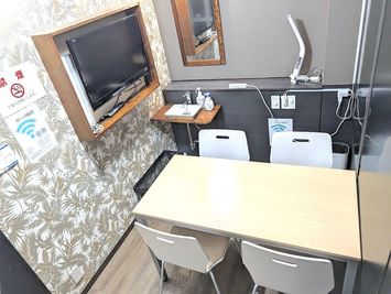 【神田駅3分】会議室2 高速Wi-Fi/TVモニター/打合せ/ボードゲーム/レッスン/英会話/映画鑑賞/完全個室 - ルールーム 01 神田