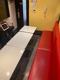 カラオケビッグエコー所沢駅前店 《5～8名用》会議・打ち合わせ用ルーム【サイズM】の室内の写真