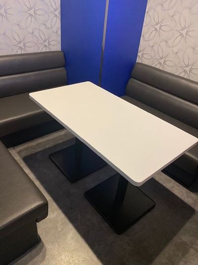 《2～4名用》会議・打ち合わせ用ルーム【サイズS】 - カラオケビッグエコーTXGAおおたかの森店