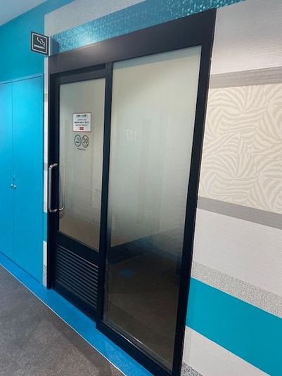 《2～4名用》会議・打ち合わせ用ルーム【サイズS】 - カラオケビッグエコーTXGAおおたかの森店