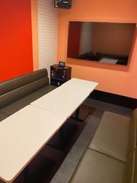 カラオケビッグエコーTXGAおおたかの森店 《5～8名用》会議・打ち合わせ用ルーム【サイズM】の室内の写真