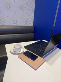 《1名用》【テレワークに最適👩‍💻】電源/Wi-Fi完備/ソフトドリンク飲み放題付き☕️の完全個室！ - カラオケビッグエコーTXGAおおたかの森店