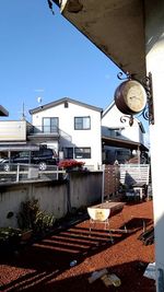 裏庭外は夜8時までの利用 - レンタルスペース夕顔瀬 Iプラン・全体貸し出し19時～23時・無料駐車場前面6台裏1台の外観の写真