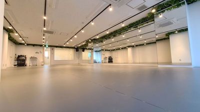 本格音響設備でBluetoothもご利用いただけます。 - スタジオパックス南浦和本社店 南浦和１分！レッスンでもバッチリな広さのダンススタジオ【42帖】の室内の写真