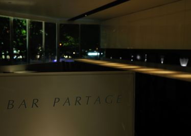 BAR PARTAGE バースペースの室内の写真