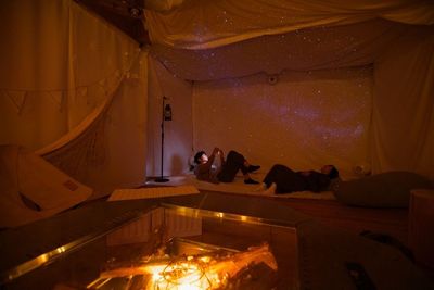 夜のプラネタリウム - コモリエ ヌーア（ komolier NUA ） （3名様プラン）「空グランピングシアター」（1ヶ月前〜予約可）の室内の写真