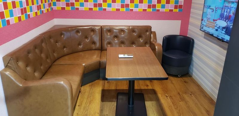 《9～10名用》会議・打ち合わせ用ワークルーム【サイズL】 - カラオケビッグエコー 三鷹店