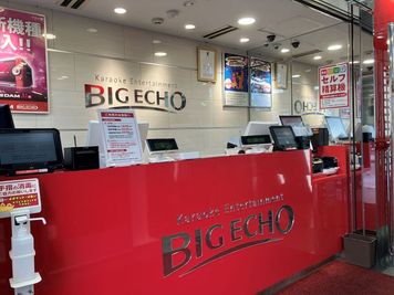 フロントにお気軽にお声がけください。 - カラオケビッグエコー 柏駅前店 《9～10名用》会議・打ち合わせ用ワークルーム【サイズL】の入口の写真