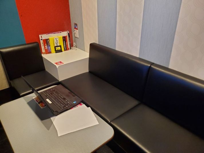 《1名用》テレワークルーム - カラオケビッグエコー 梅田茶屋町本店