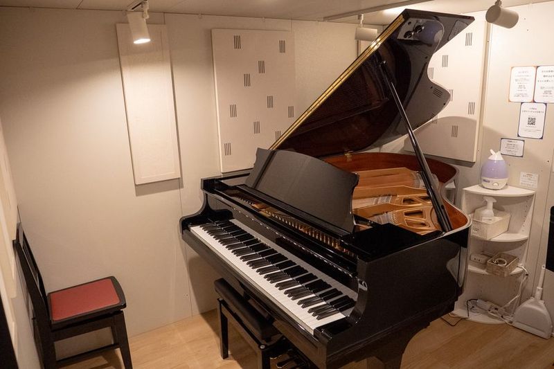 グランドピアノ（KAWAI KG2E) - ワオン・スタジオ 初台 Aスタジオ（グランドピアノ4帖）の室内の写真
