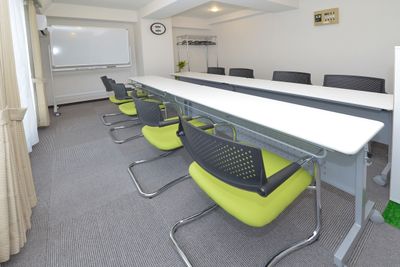 Space Joy 東銀座 貸し会議室、レンタルスペース、教室、セミナーの室内の写真