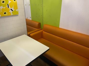 カラオケビッグエコー 渋谷ｾﾝﾀｰ街本店  《1名用》テレワークルームの室内の写真