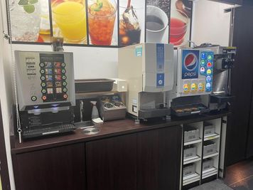 カラオケビッグエコー 京急川崎駅前店 《9～10名用》会議・打ち合わせ用ワークルーム【サイズL】の設備の写真