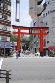 下谷神社の斜め前のビルです - 株式会社テクネス ABルームの外観の写真