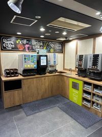 カラオケビッグエコー 八重洲本店 《2～4名用》会議・打ち合わせ用ルーム【サイズS】の室内の写真