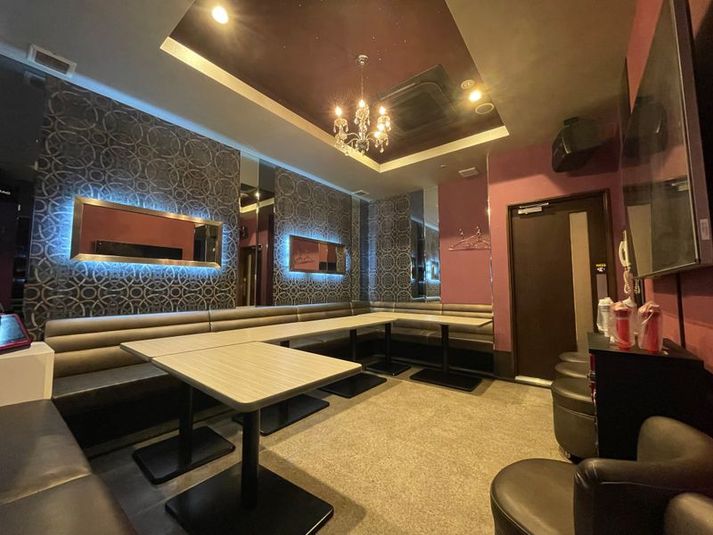 カラオケビッグエコー 渋谷宮益坂口店 《9～10名用》会議・打ち合わせ用ワークルーム【サイズL】の室内の写真