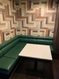 カラオケビッグエコー 池袋西口駅前店 《9～10名用》会議・打ち合わせ用ワークルーム【サイズL】の室内の写真